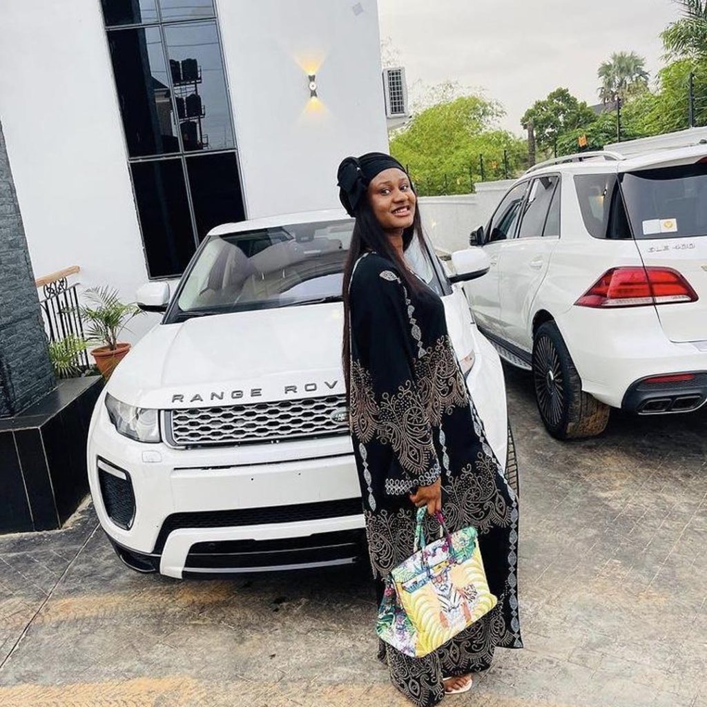 blord gift wife Range Rover SUV
