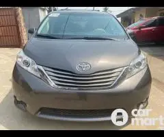 Toyota Sienna XLE 2013 AWD Foreign used Accident free