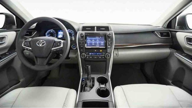 2016 Toyota Camry interior