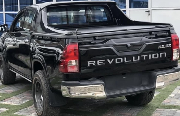 Toyota-Hilux-V6-Trd-Revolution-back-view
