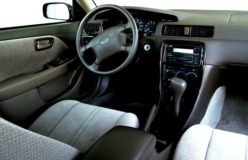 Interior View of the 2000 Toyota Camry